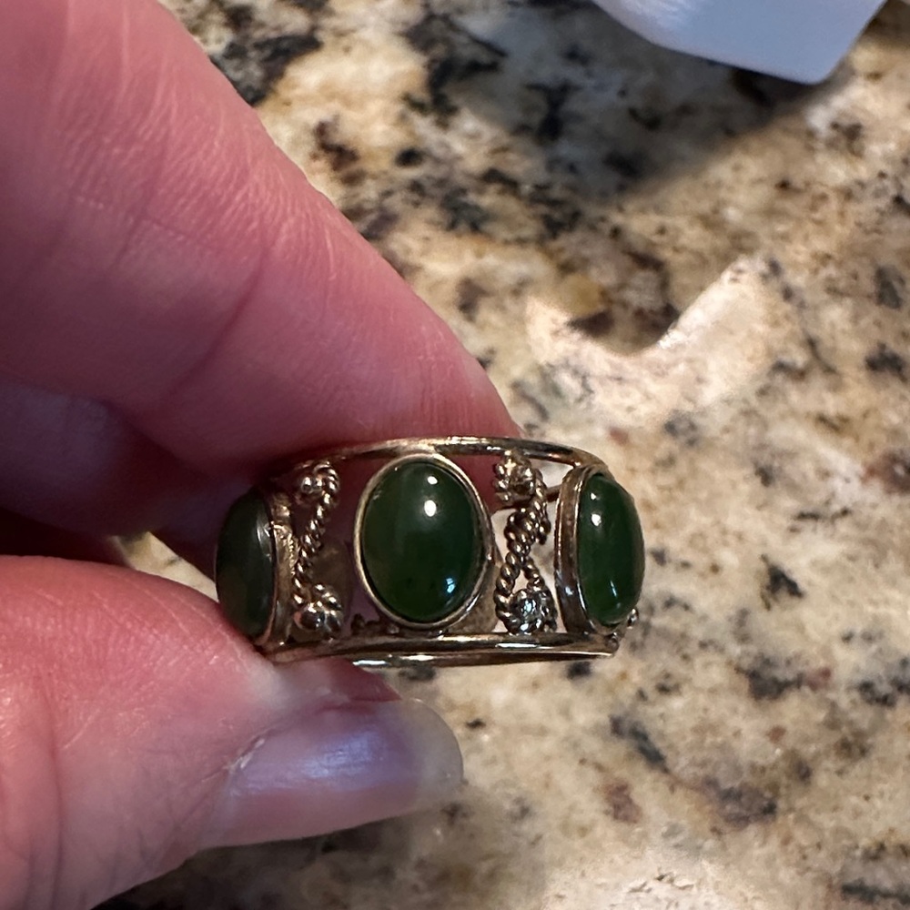 Vintage-Inspired Green Gem (jade) Gold Ring - Picture 6 of 8